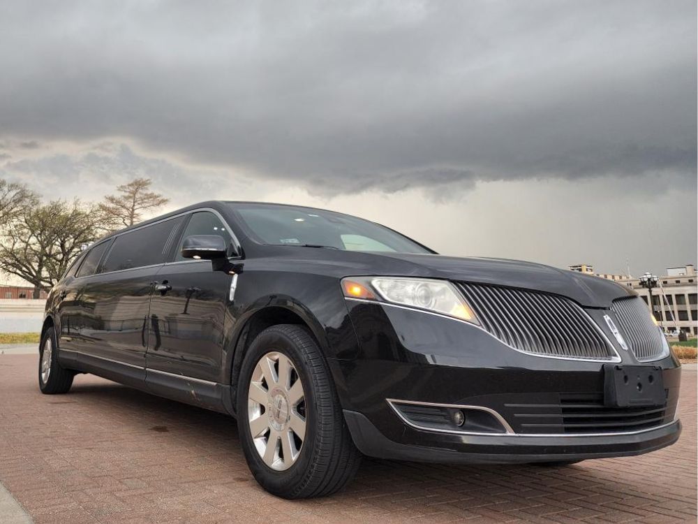 Exterior photo of Lincoln MKT Limousine